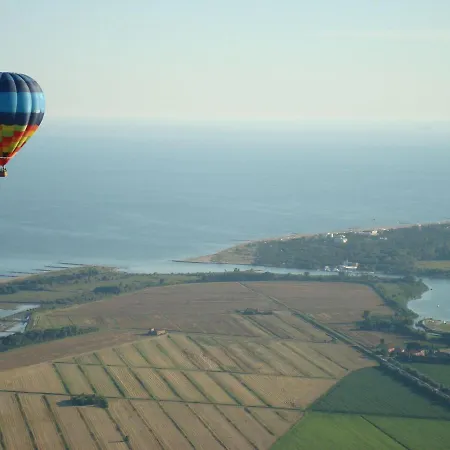 Near The Beach In Pineda 펜션